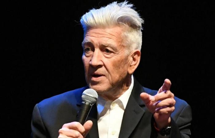 David Lynch afferma di aver avuto bisogno di ossigeno per camminare dopo aver fumato dagli 8 ai 76 anni