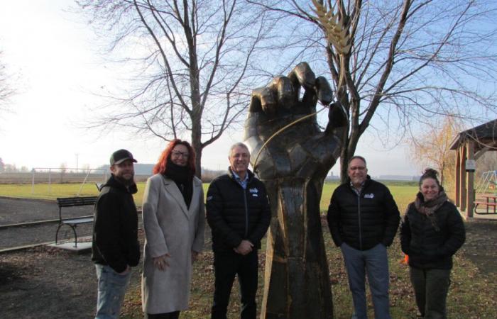 Una nuova scultura emblematica si svolge nel Parco Alice-Simard a Saint-Alexis