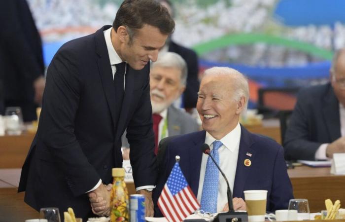 Macron convalida pienamente la scelta americana di autorizzare Kiev a colpire in profondità la Russia