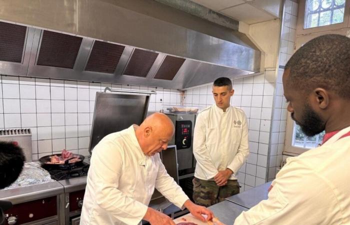 perché questo famoso chef stellato si è recato nella cucina del reggimento Castelnaudary