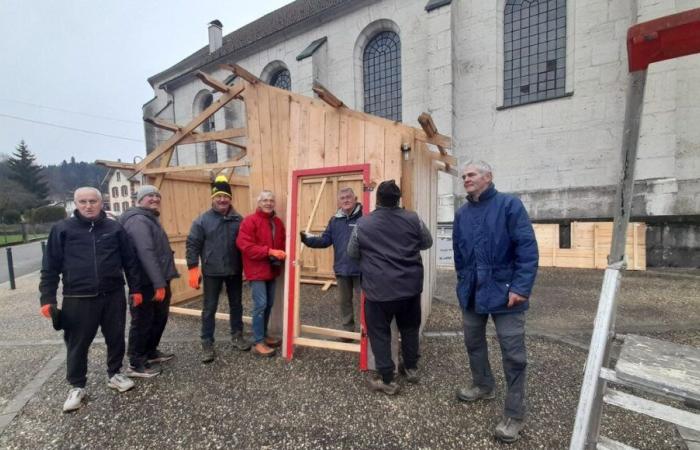 Damprichard (25) Una squadra di pensionati allestisce il villaggio di Natale