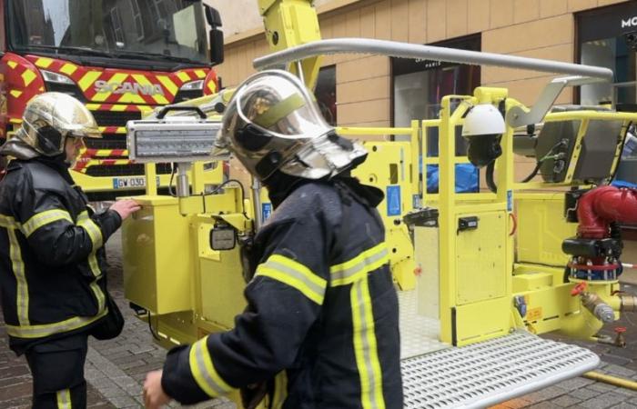 Incendio sotto controllo, sgombero, aggiornamento sull'incendio in un edificio nel centro di Metz