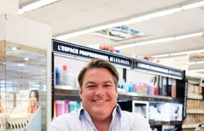 Éléganza lancia in farmacia uno specchio smart per scegliere al meglio i propri prodotti per capelli