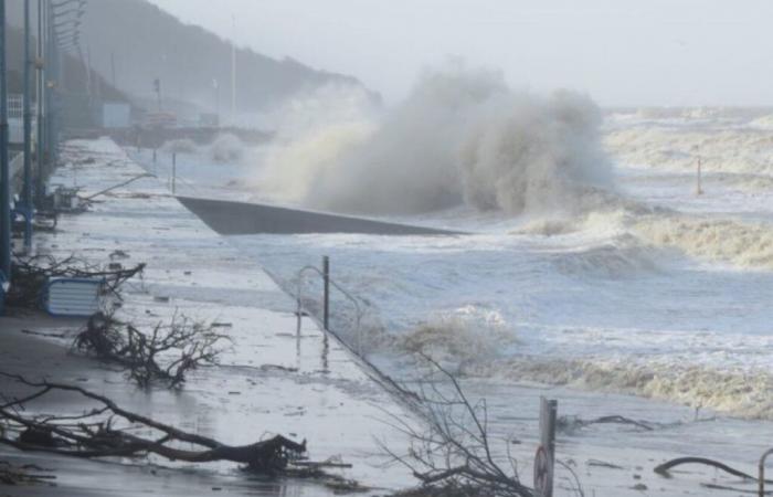 la costa del Calvados è in allerta meteo