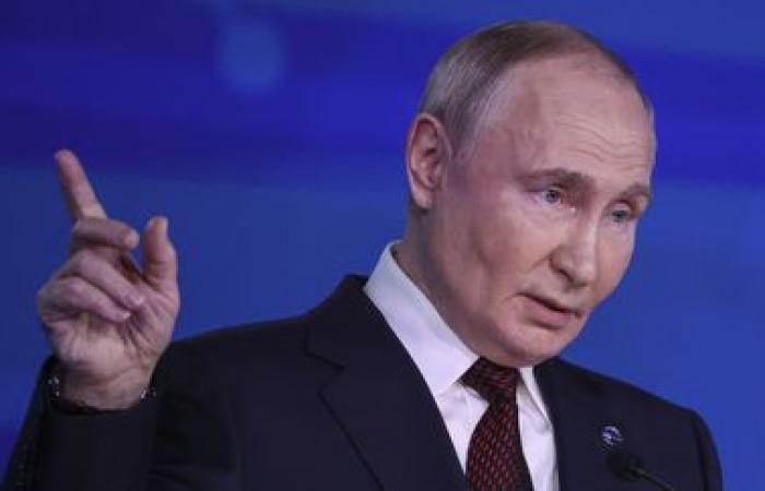 “Ci aspettiamo che il presidente prenda il telefono” per chiamare Vladimir Putin, assicura il portavoce della RN