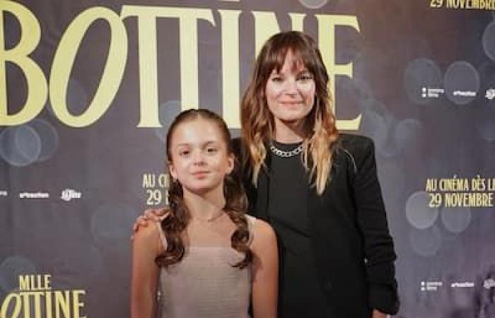 [PHOTOS] Antoine Bertrand e Catherine-Anne Toupin brillano sul tappeto rosso alla première di Montreal del film “Mlle Bottine”