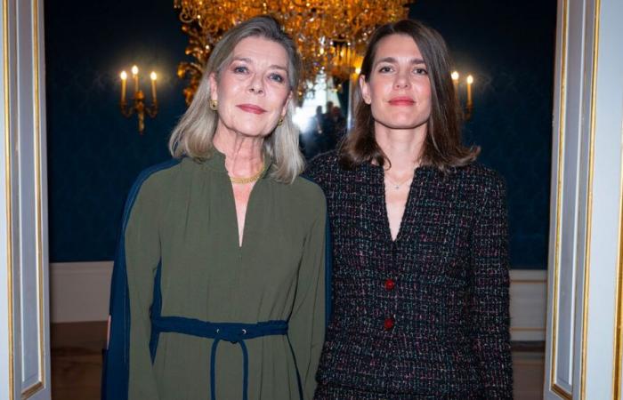 La principessa Caroline mette in risalto la figlia Charlotte Casiraghi nel Salone Blu