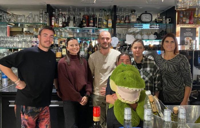 “Da miliardario a salario minimo”: a Megève, il Bar des Alpes è uno dei “100 bar PMU che fanno la Francia”