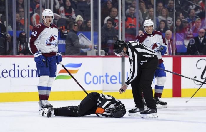 Lega nazionale di hockey | L’arbitro Mitch Dunning è stato evacuato dopo una violenta collisione