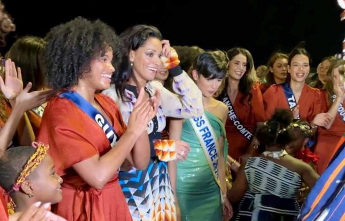 Miss Guyana apre la strada sull’asfalto