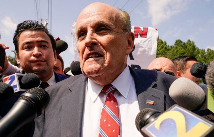 Gli avvocati di Giuliani cercano di ritirarsi dal giudizio per diffamazione