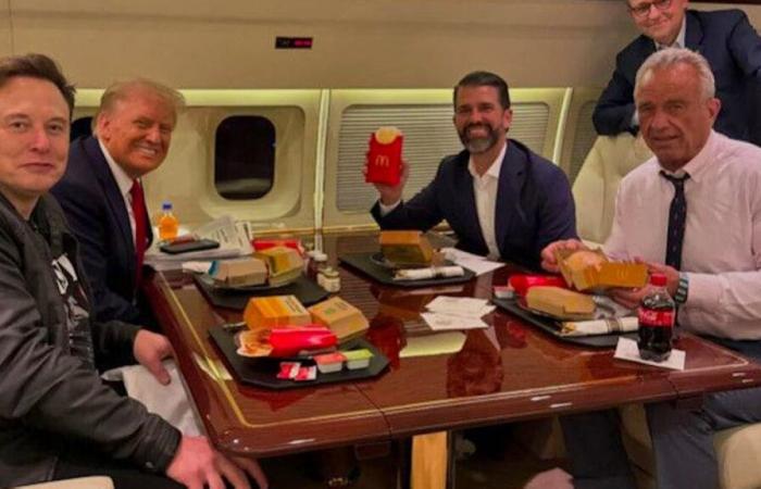 “America sana”? Trump e Kennedy Jr si abbuffano di hamburger