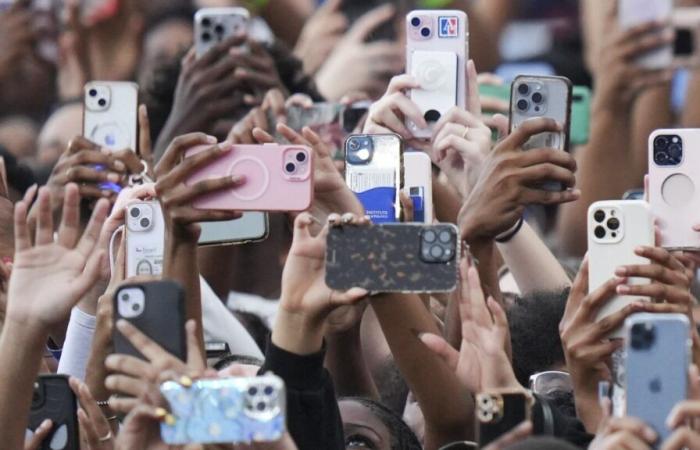 Secondo il rapporto, circa il 20% degli americani riceve regolarmente notizie dagli influencer sui social media