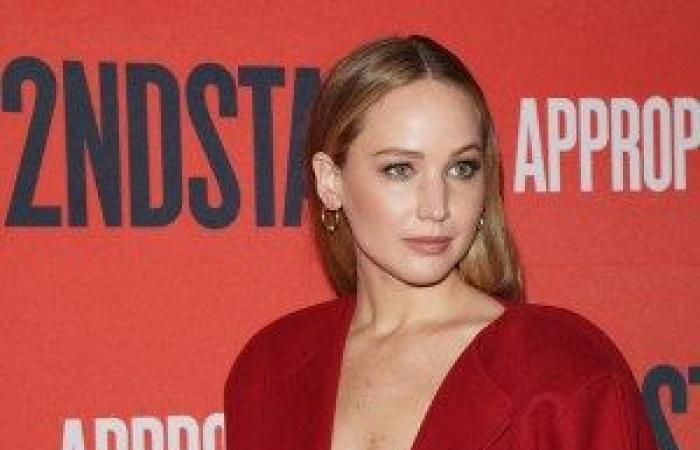 Lo sguardo premaman di Jennifer Lawrence ai Governor's Awards: foto