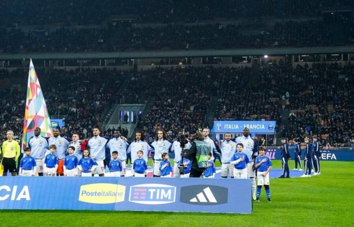 bellissima la reazione dei giocatori azzurri che applaudono la Marsigliese, fischiata da San Siro