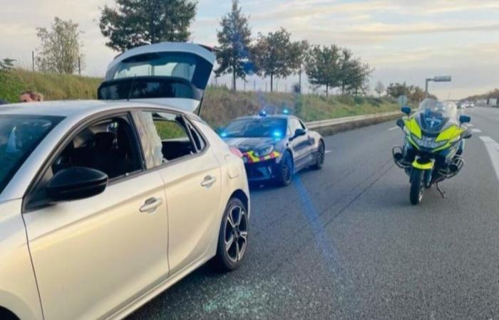 Sorpreso a tutta velocità, sfida gli alpini dei gendarmi sull'autostrada A1 dell'Oise