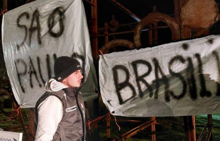 Pannelli abbattuti, blocchi, falsi radar… la mobilitazione sta guadagnando slancio