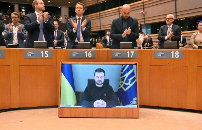 Zelenskyj cerca di galvanizzare l’Unione Europea “per costringere la Russia a una pace giusta”