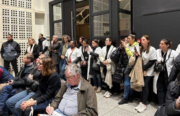 VIDEO – Gli operatori sanitari degli ospedali di Le Havre sfidano Édouard Philippe