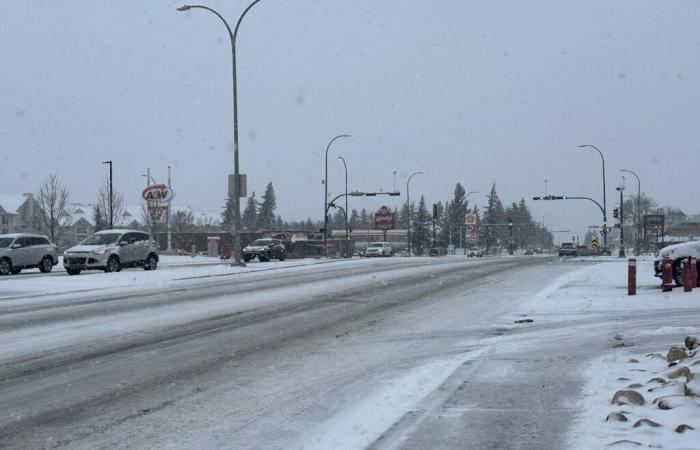 Gli automobilisti sono incoraggiati a tenere in primo piano lo spazio, la visibilità e la velocità quando percorrono le strade invernali