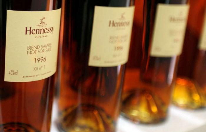 Il personale Hennessy in sciopero contro il progetto di imbottigliamento di cognac in Cina