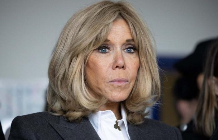 Brigitte Macron non può più separarsi da questi jeans