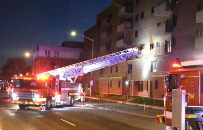 Incendio doloso in Quebec: fiamme in un edificio a Saint-Sauveur