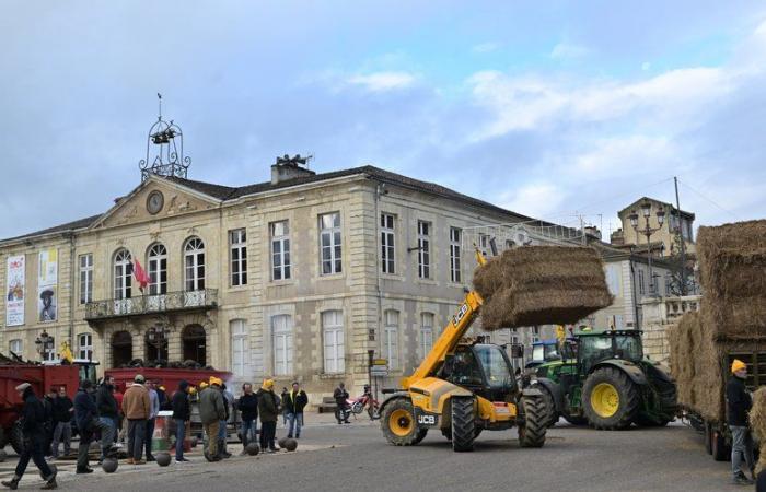 VIDEO. “La stessa cosa dovrebbe valere per le amministrazioni”: tra azioni e dibattiti, il racconto di una 2a giornata di rabbia agricola ad Auch