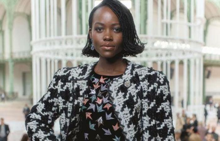 “Gabrielle Chanel ha mostrato la strada alle donne indipendenti”, Lupita Nyong’o, ambasciatrice impegnata