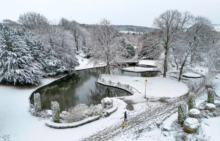 Nelle immagini: il Regno Unito trema mentre arriva la neve