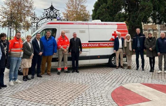 Alta Savoia. Un camion specializzato per le missioni della Croce Rossa