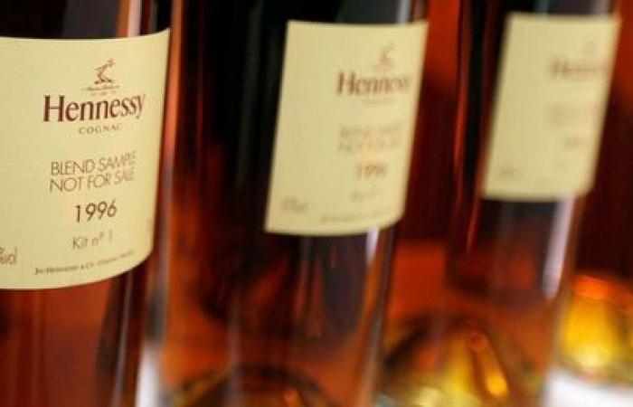 Il personale Hennessy in sciopero contro il progetto di imbottigliamento di cognac in Cina