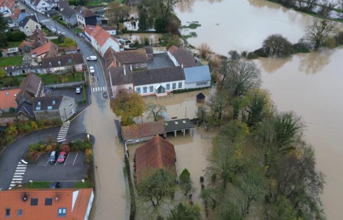 immagini di Hesdigneul-lès-Boulogne, allagata a causa dello straripamento del Liane