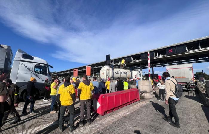 blocco della frontiera con la Spagna per i camion e filtraggio per le auto che entrano in Francia