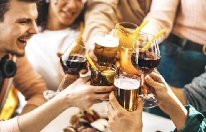 Birra o vino? Uno di questi due alcol è associato a uno stile di vita più povero