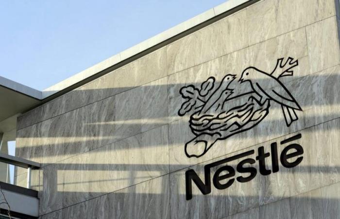 Nestlé vuole risparmiare almeno 2,5 miliardi di franchi entro la fine del 2027 – rts.ch