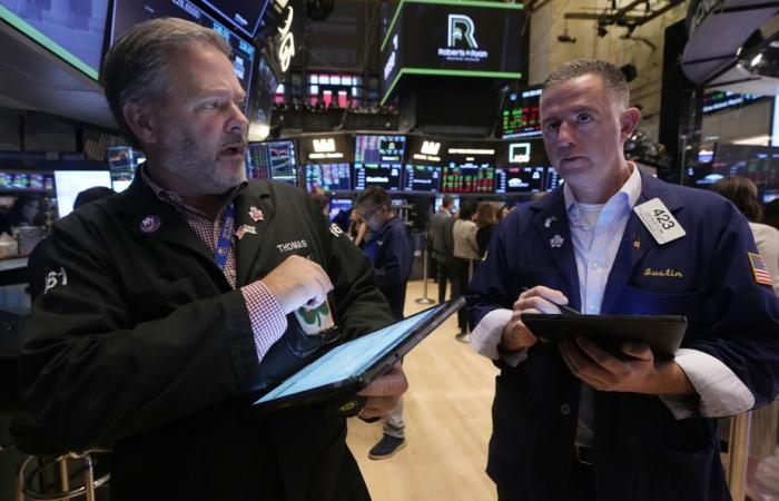 Wall Street finisce divisa, supera le ansie geopolitiche