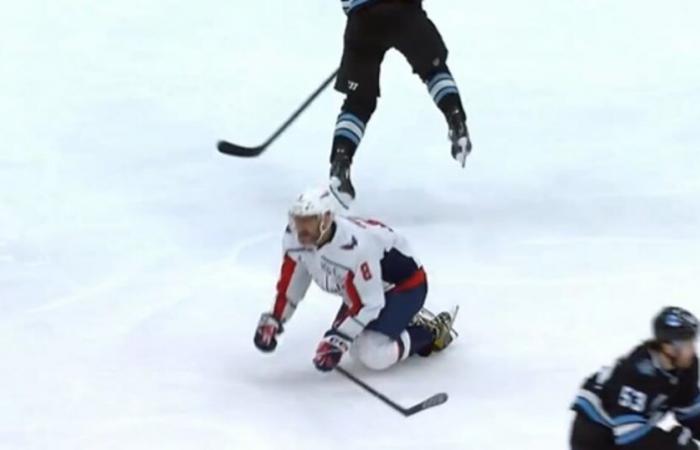 Alex Ovechkin lascia la partita dei Capitals dolorante dopo una preoccupante collisione