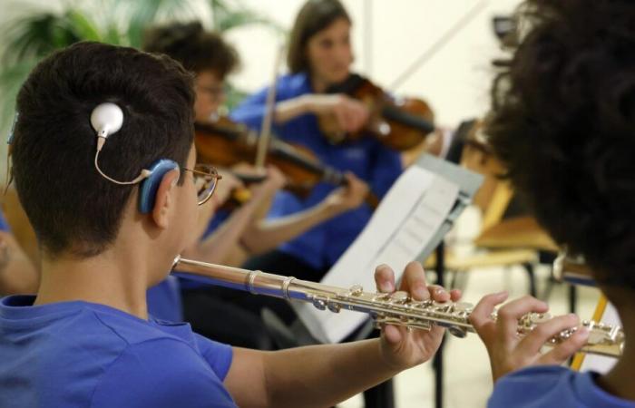 L’incredibile avventura di giovani musicisti marsigliesi sordi in un’orchestra unica e pionieristica