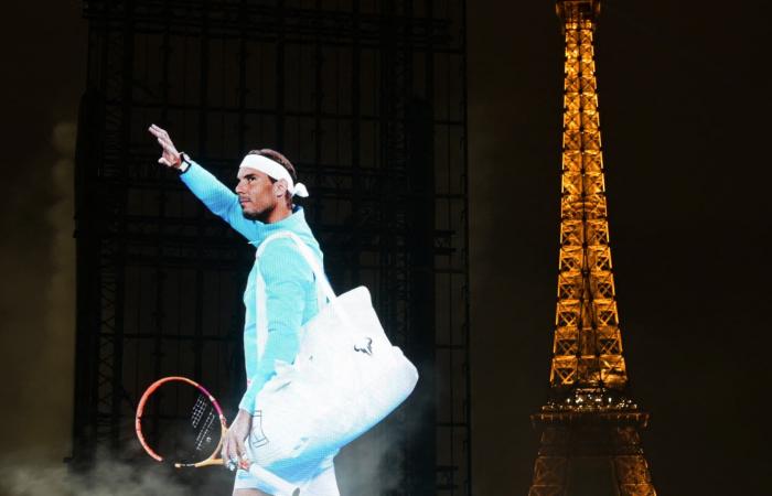 le immagini dell'omaggio a Rafael Nadal nel cuore di Parigi