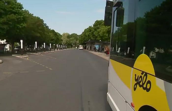 Tifosi di calcio vengono presi a sassate sull'autobus di ritorno da una partita della Coupe de France a La Rochelle