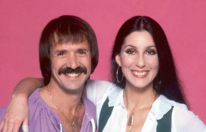 Cher è quasi saltata dal balcone a causa del “matrimonio senza amore” con Sonny Bono