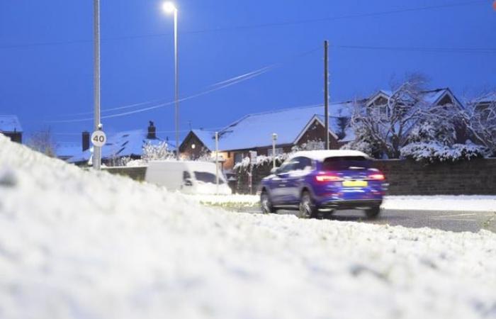 Nelle immagini: il Regno Unito trema mentre arriva la neve