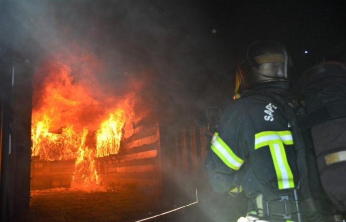 Il tetto di una casa prende fuoco a Coudres: i quattro occupanti si trasferiscono