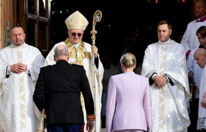 Charlene di Monaco molto vicina alla cognata Stéphanie alla festa di Monaco, la principessa brilla!