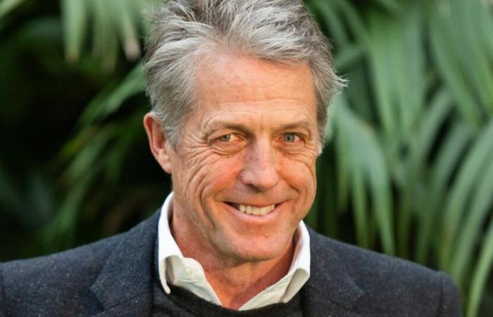 Hugh Grant scherza sulla paternità a 64 anni