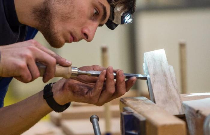 A Saint-Pol-de-Léon, il massimo produttore di zoccoli del Finistère preserva una tradizione in via di estinzione