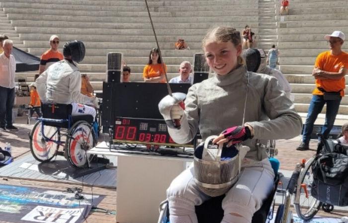 la campionessa di scherma in carrozzina Enora Tarju nel pomeriggio alla scoperta degli sport per disabili