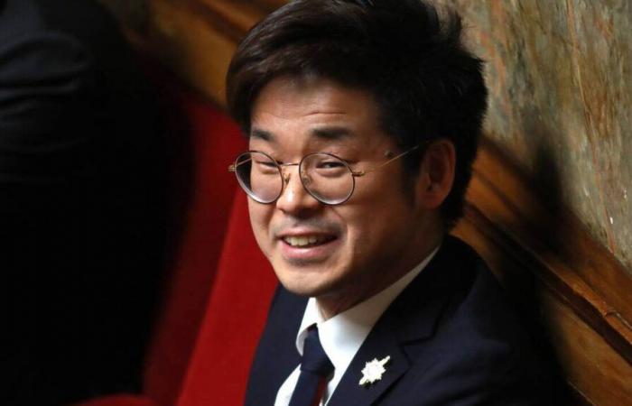 L’ex deputato Joachim Son-Forget annuncia di aver cambiato sesso e di chiamarsi Eva