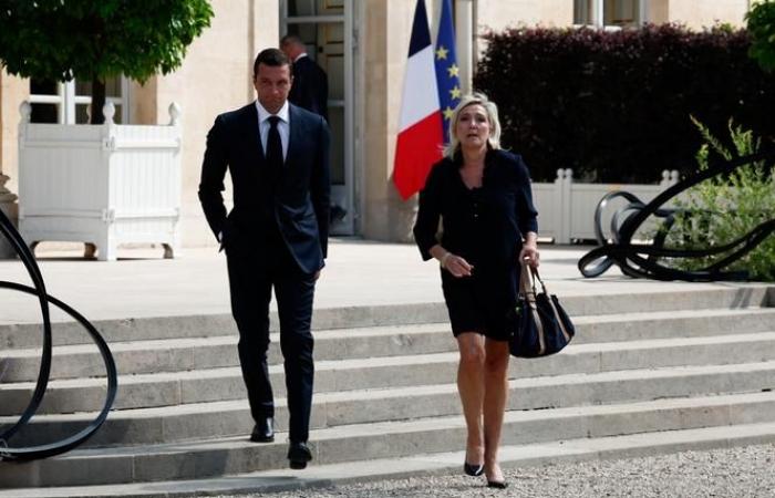 Jordan Bardella richiede una fedina penale pulita per essere un candidato RN, mentre Marine Le Pen è sotto minaccia di condanna